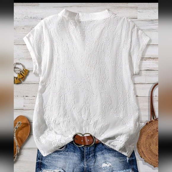 Emery Rose Casual V-Neck Button Short Sleeve Top - White - Picture 3 of 7